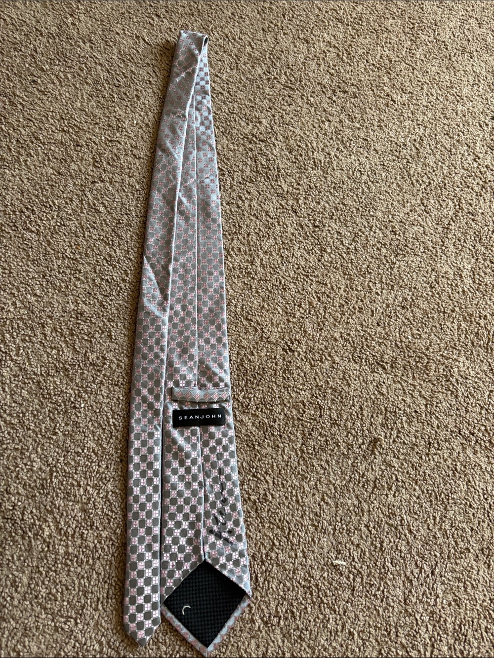 #284 Sean John Pink & Silver Geometric Silk Tie - Autographed by Alec Mazo